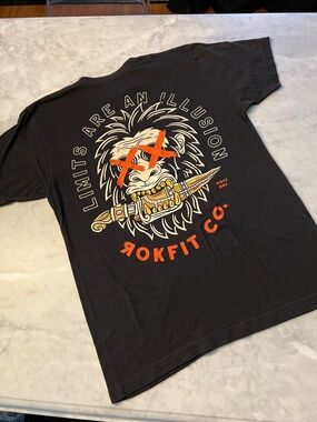 RokFit limits are an illusion. Men’s graphic T-shirt. Large. Black.